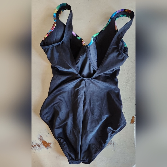 NWOT Miraclesuit Tummy Control One Piece Swimsuit in Floral Black Size 8 - Picture 2 of 4